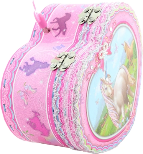 Romantičan srcoliki dizajn s jednorogom