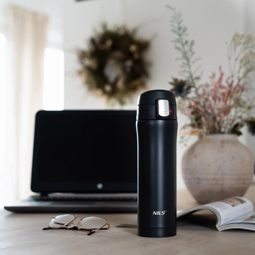 Tanko tijelo koje pristaje ruci i držaču