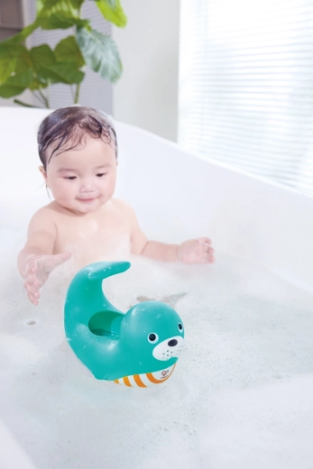 Razigrana zalijevačica koja pluta