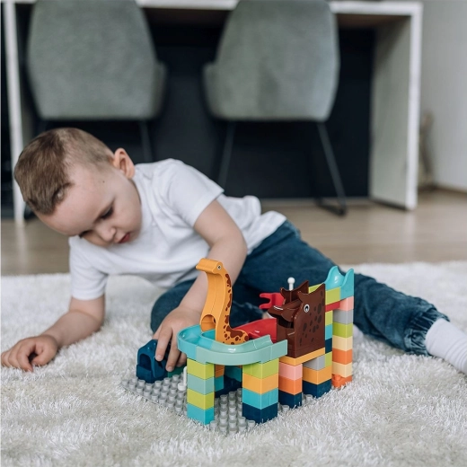 Figures and creative building on a play mat