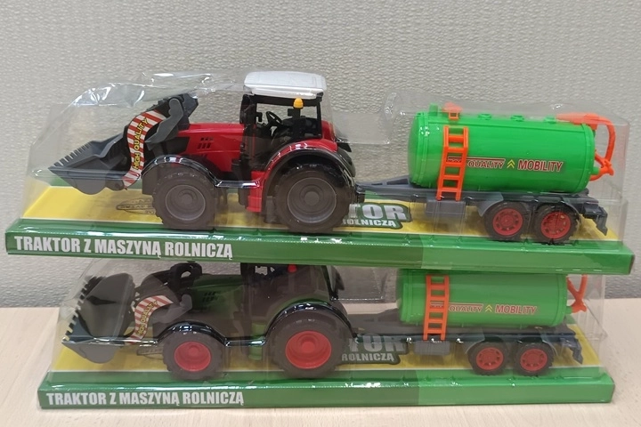 Traktor s poljoprivrednim strojem