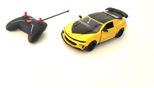 Sportski RC auto crveni