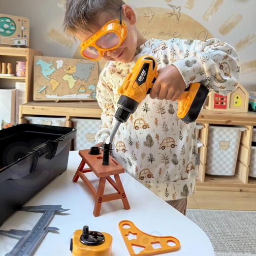 Electric screwdriver for realistic play