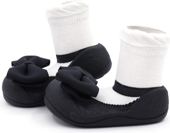 Barefoot feel and a roomy toe box for healthy development