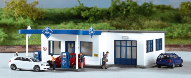 Konstrukcijski set benzinske postaje ARAL s autopraonicom PIKO HOBBY H0