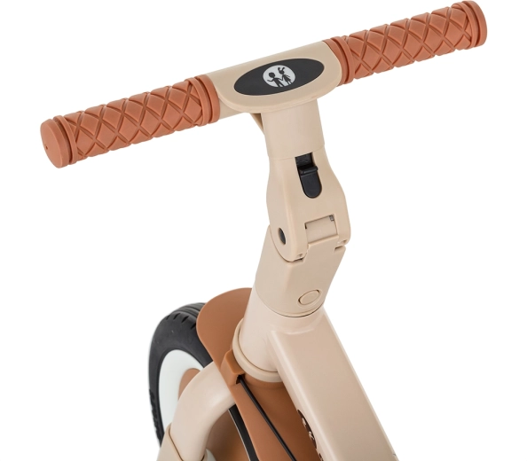 Safe and comfortable tool-free adjustments