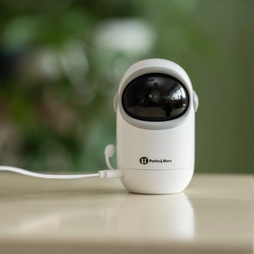 Remotely controllable camera with a wide range of movement