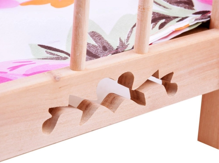 Prirodno drvo i čvrsta konstrukcija