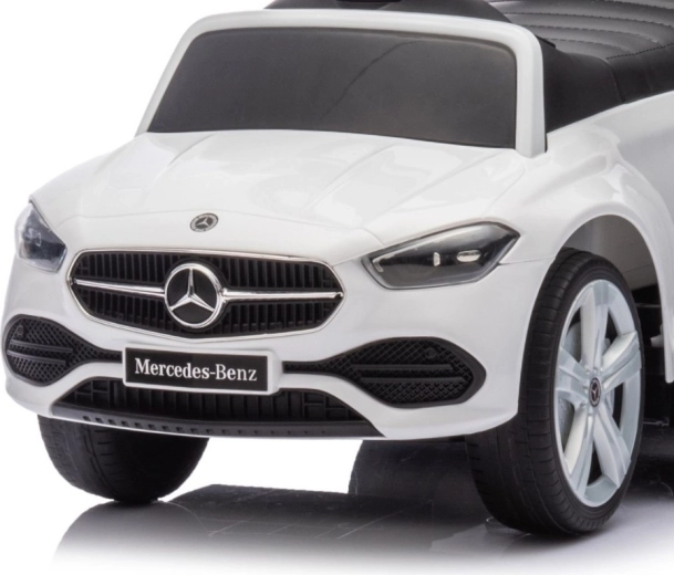 Realistični detalji u stilu MERCEDES-a