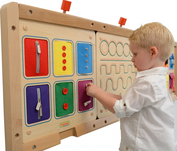 Zidna montessori ploča za zakopčavanje – patentni zatvarači, gumbi i drukeri MASTERKIDZ