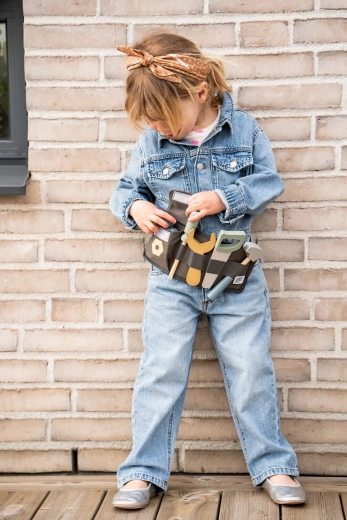 Supports fine motor skills and creative play