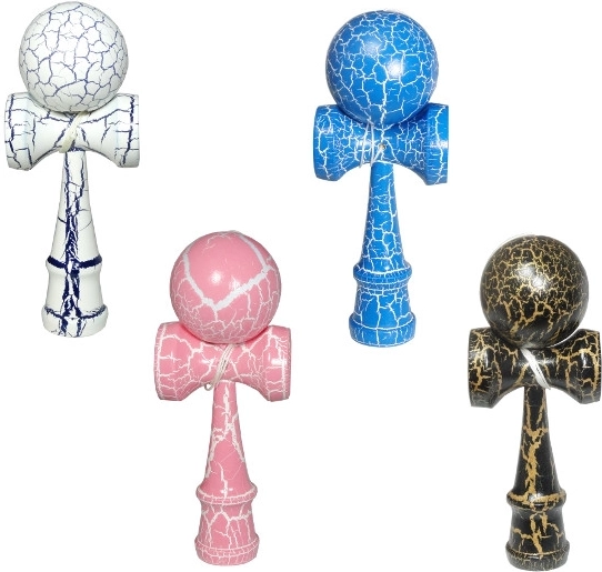 Kendama – tradicionalna japanska drvena igračka, šareni mix