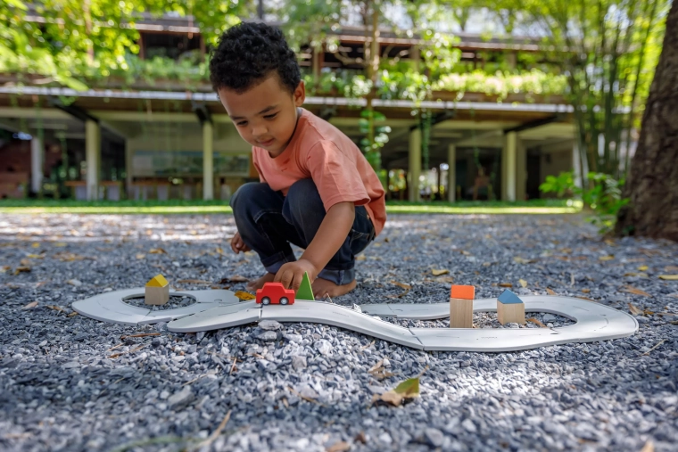 Flexible material for play at home and outdoors