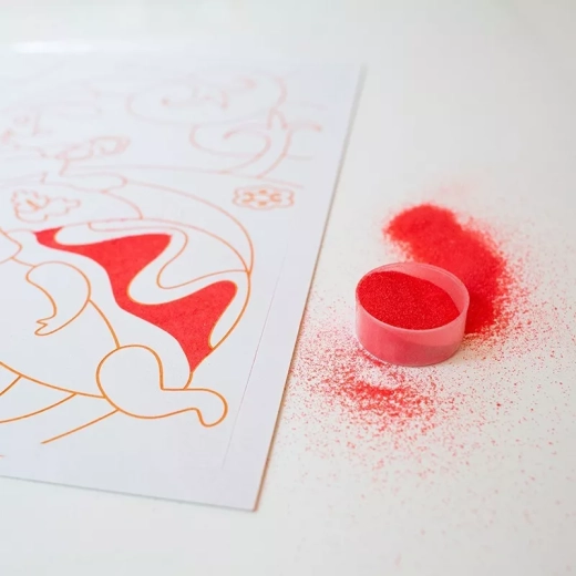 Colored sand for impressive pictures