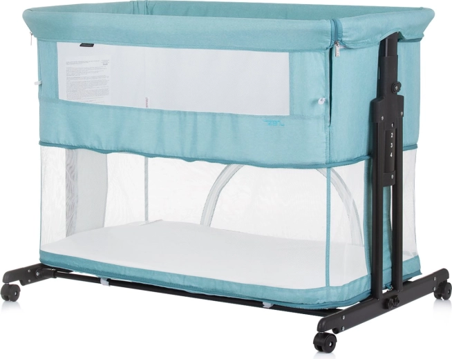 Breathable sides and easy access to the child