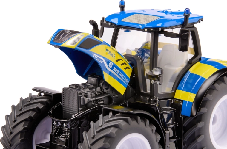 Poklopac motora koji se otvara i realistični detalji