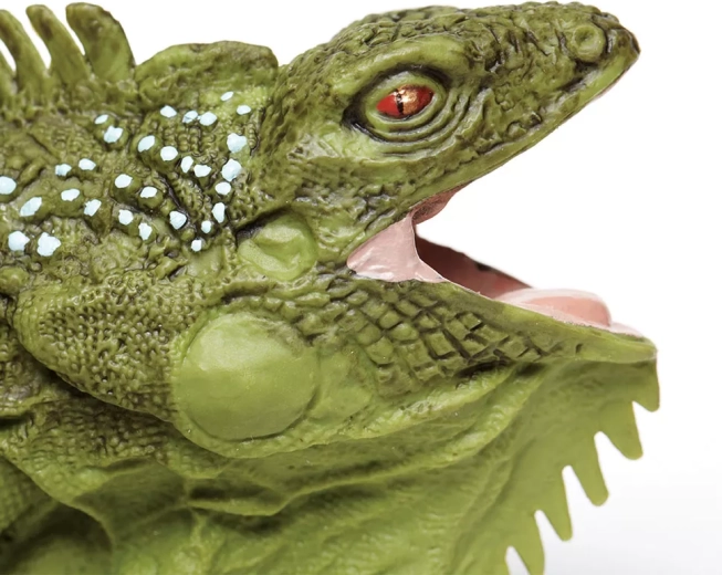Detailed head and expression for maximum authenticity