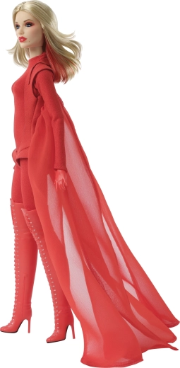 Ikoničan crveni outfit s plaštem