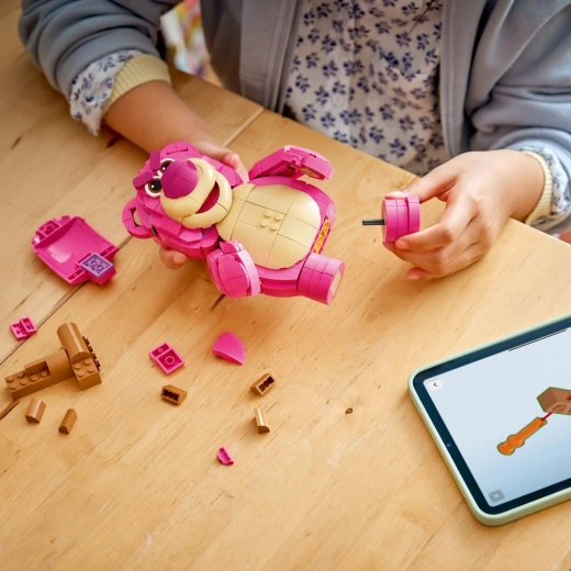 Digital 3D instructions in the LEGO Builder app