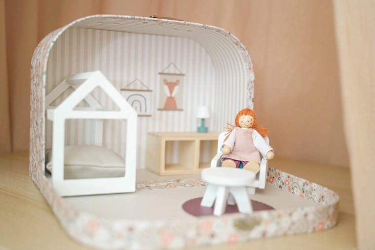 Furniture and flexible doll for creative play