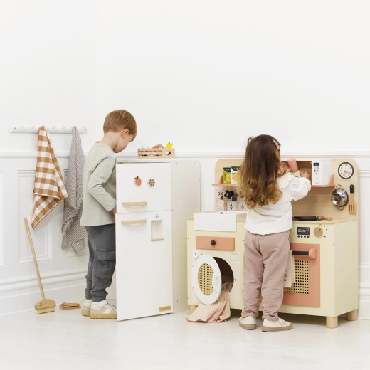 Retro design for a play kitchen and role play
