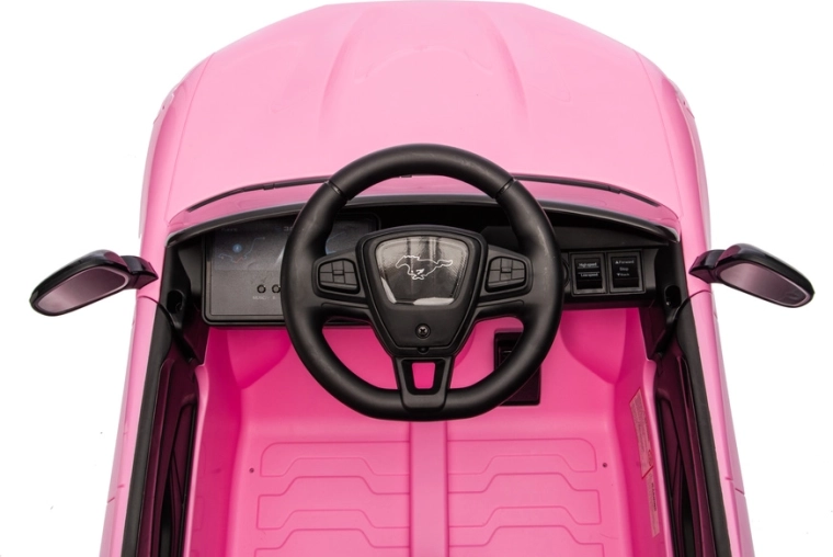 Udoban kokpit s volanom