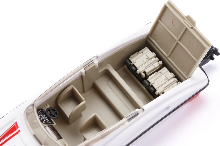 Detaljan sportski čamac s otvarajućim dijelom