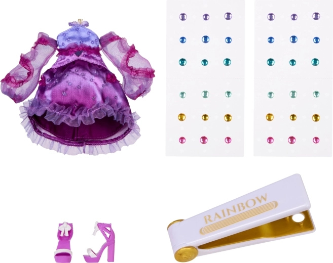 Stajliš ljubičasti outfit i dodaci