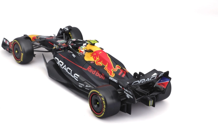 Kombinacija metala i plastike za detalje i izdržljivost