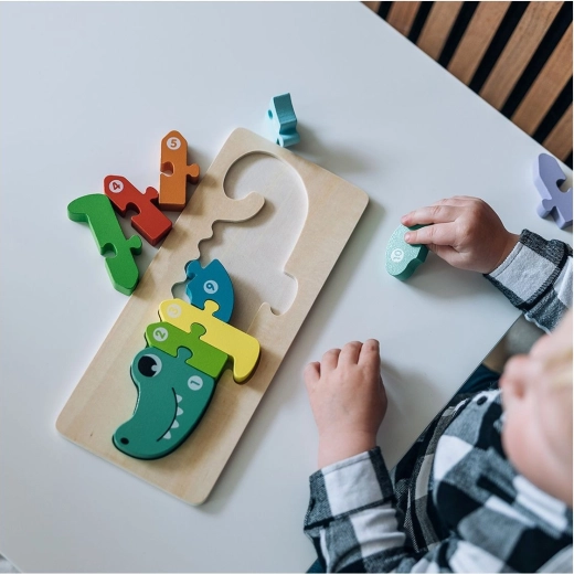 Playful learning of shapes and colours