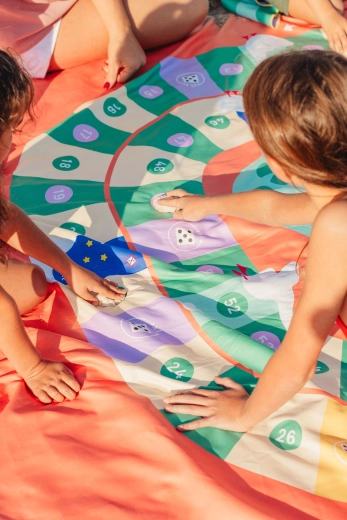 Lightweight and easy-to-carry mat