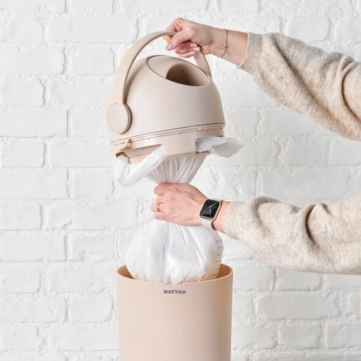 Easy bag replacement and maintenance