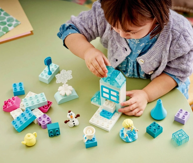 Play full of stories and development