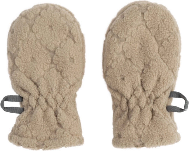 Easy to put on thanks to the thumbless cut