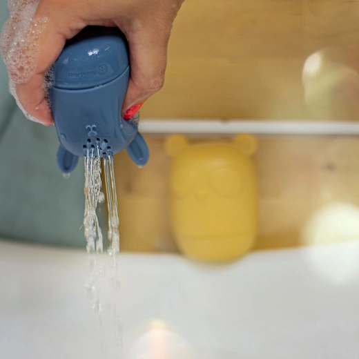 Zabavno prskanje i izlijevanje vode