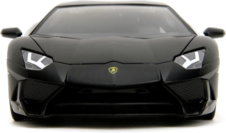 Metalna karoserija i precizni detalji