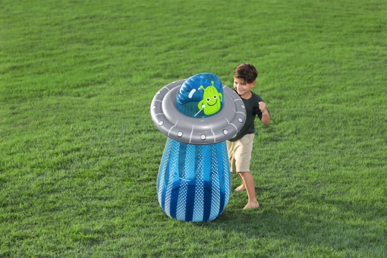 Bokserska figurica koja se vraća