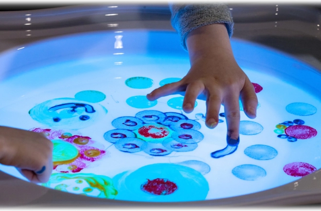 Zasja na čarobnom svjetlosnom stolu