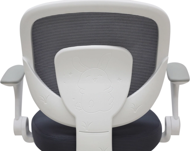 Comfort and space at the desk