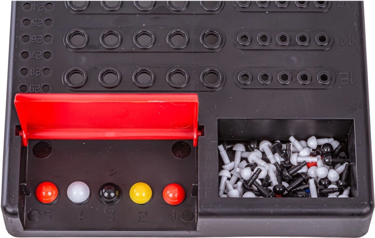 A clever deduction game for 2 players