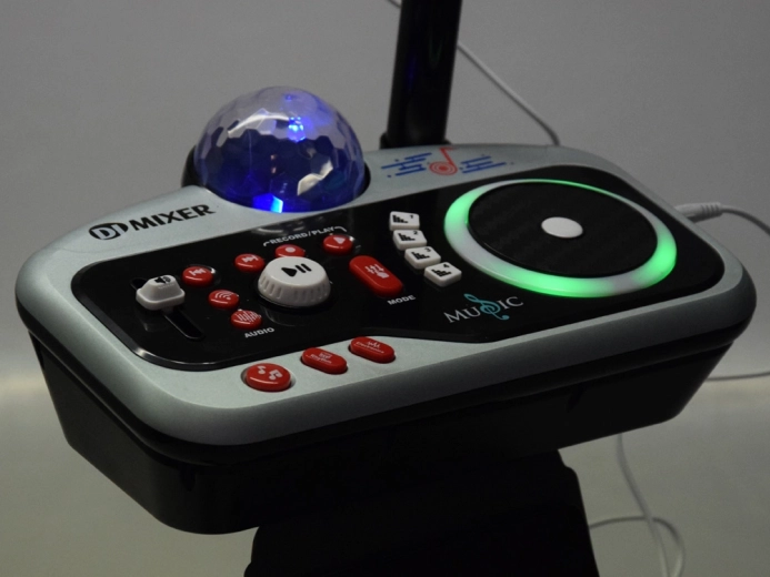 Svjetleća disco kugla i DJ efekti