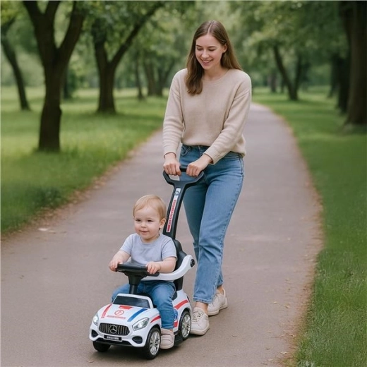 Realistični detalji i zvučni panel