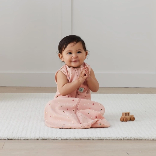 Practical two-way zipper for easy diaper changes