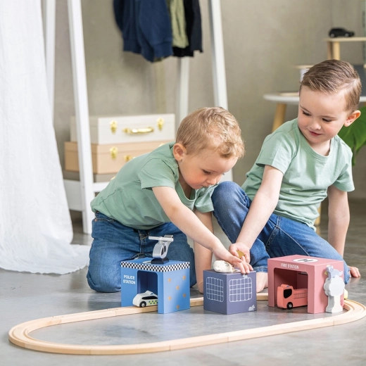 Supports creativity and shared play