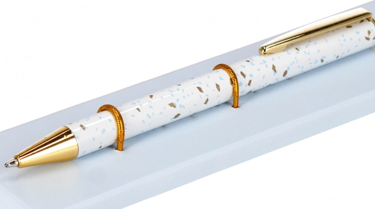 Elegantni dizajn sa zlatnim detaljima