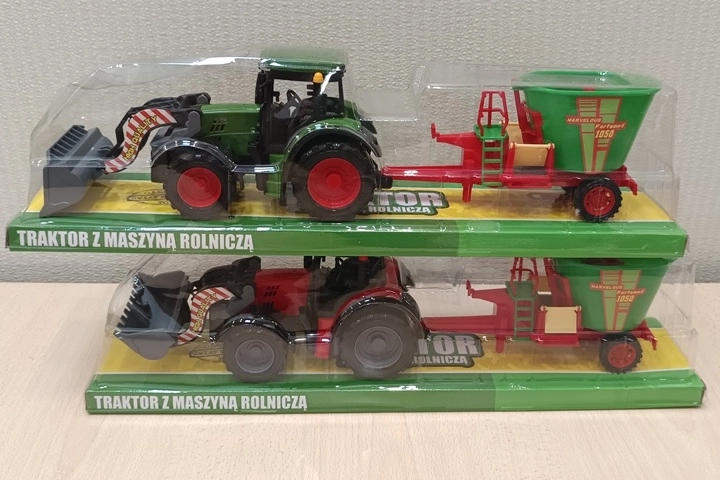Traktor s poljoprivrednim strojem
