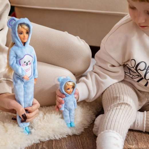 Two dolls for shared stories