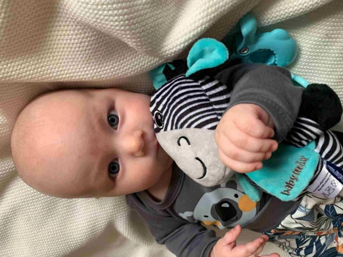 Praktičan kopčo za kolica i autosjedalicu