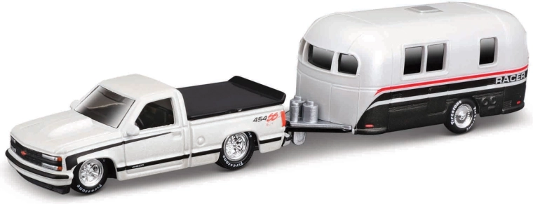 Maisto Design Tow & Go Chevrolet 454 SS pick-up s kamp-prikolicom 1:64