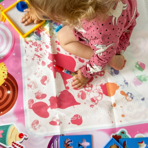 Large surface for shared play